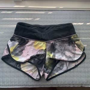 Lululemon Citron Tinted Canvas Speed Short Size 4